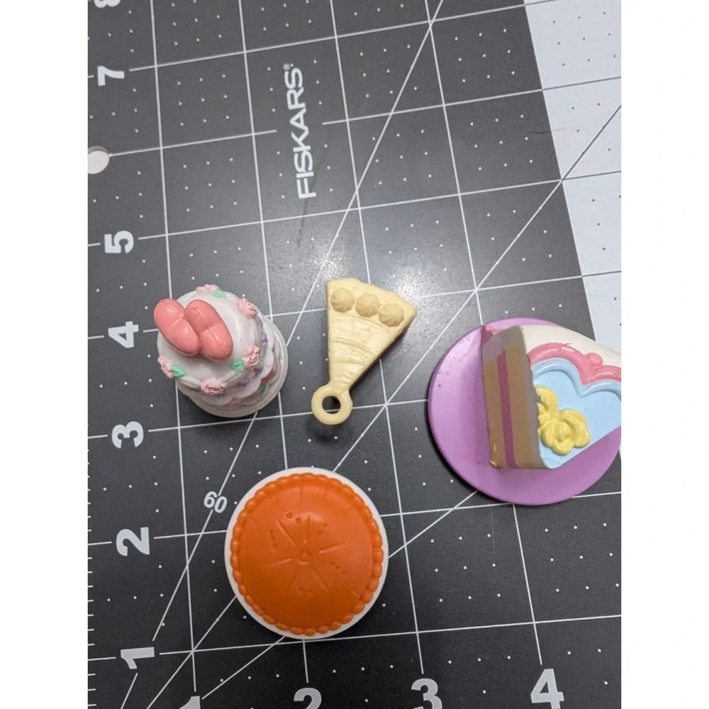 Fashion Doll Pies cakes vtg & modern lot of 4 plastic pvc small 1 to 2 inch toy‎